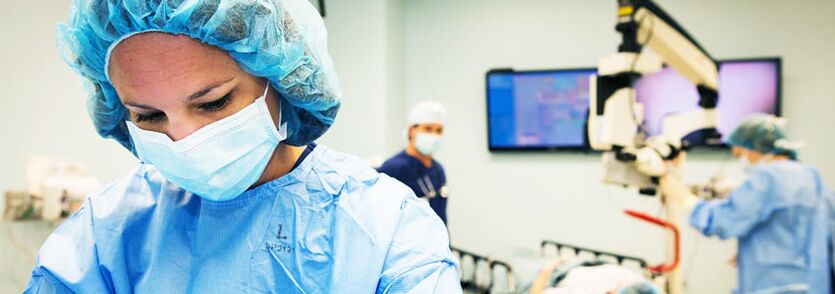 Meme büyütme için plastik cerrahi yapan cerrahlar